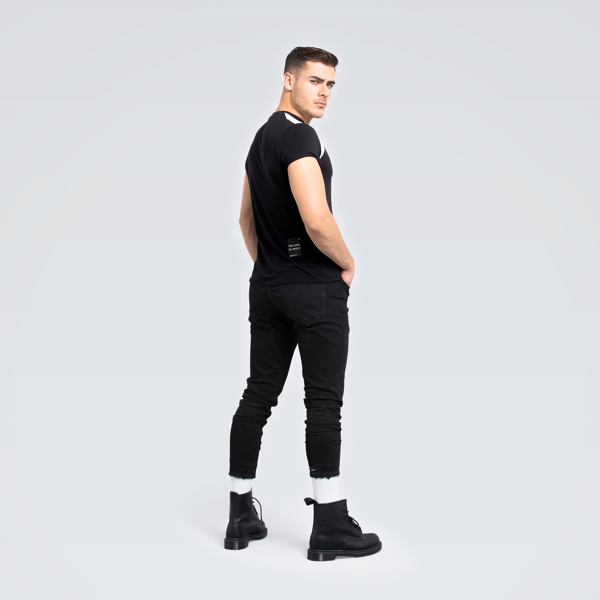 BEAT T-SHIRT · Black