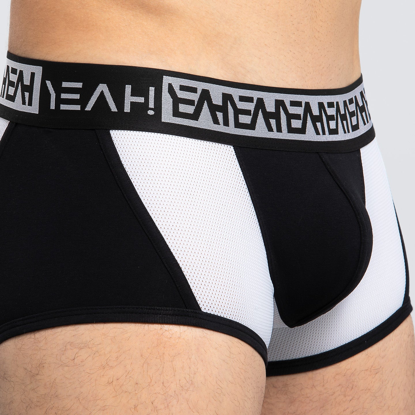 ACTION TRUNK · Black Echo