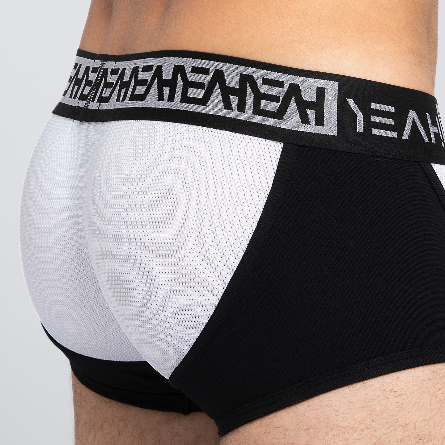 ACTION TRUNK · Black Echo